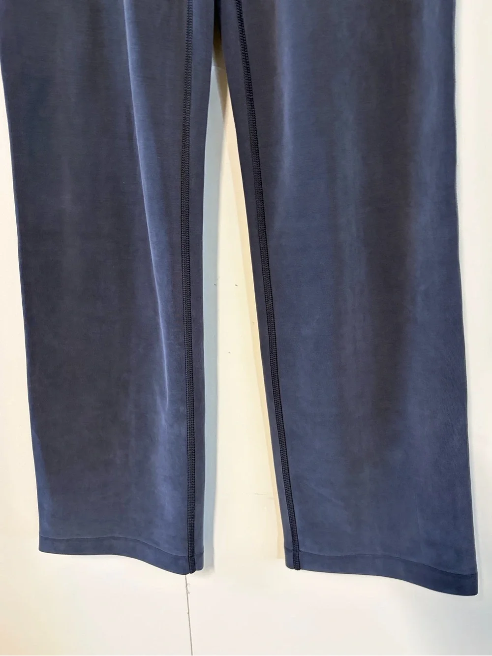 Lululemon Softstreme Pant 4 in “black”